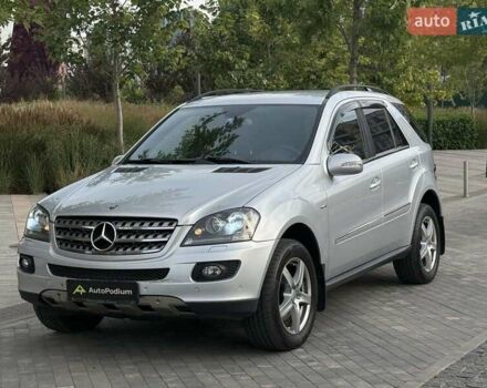 Мерседес М-Класс 2008 в Киеве на Automoto.ua Серый Мерседес М-Класс, объемом двигателя 3 л и пробегом 406 тыс. км за 11000 $, фото 1 на Automoto.ua