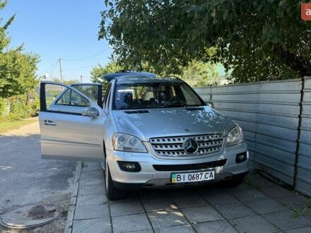 Сірий Мерседес М-Клас, об'ємом двигуна 3.5 л та пробігом 128 тис. км за 12500 $, фото 1 на Automoto.ua
