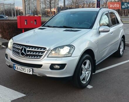 Серый Мерседес М-Класс, объемом двигателя 3 л и пробегом 406 тыс. км за 10500 $, фото 1 на Automoto.ua