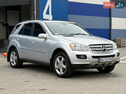 Серый Мерседес М-Класс, объемом двигателя 3.5 л и пробегом 223 тыс. км за 9999 $, фото 1 на Automoto.ua