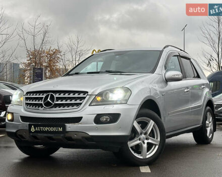 Серый Мерседес М-Класс, объемом двигателя 3 л и пробегом 406 тыс. км за 11000 $, фото 1 на Automoto.ua