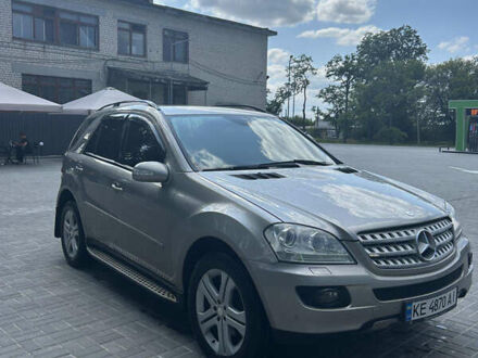 Мерседес М-Класс 2008 в Днепре (Днепропетровске) на Automoto.ua Серый Мерседес М-Класс, объемом двигателя 3.5 л и пробегом 259 тыс. км за 12000 $, фото 1 на Automoto.ua