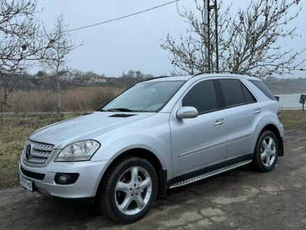 Сірий Мерседес М-Клас, об'ємом двигуна 2.99 л та пробігом 176 тис. км за 10700 $, фото 1 на Automoto.ua