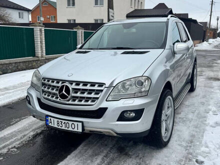 Серый Мерседес М-Класс, объемом двигателя 3 л и пробегом 256 тыс. км за 12800 $, фото 1 на Automoto.ua