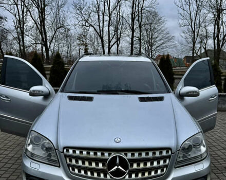 Серый Мерседес М-Класс, объемом двигателя 3 л и пробегом 292 тыс. км за 14000 $, фото 1 на Automoto.ua