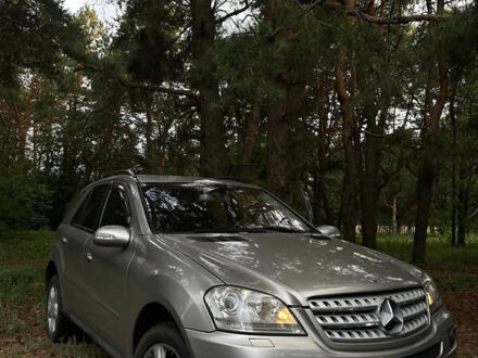 Мерседес М-Класс 2008 в Павлограде на Automoto.ua Серый Мерседес М-Класс, объемом двигателя 4 л и пробегом 283 тыс. км за 17000 $, фото 1 на Automoto.ua