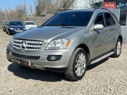 Сірий Мерседес М-Клас, об'ємом двигуна 3.5 л та пробігом 177 тис. км за 12900 $, фото 1 на Automoto.ua