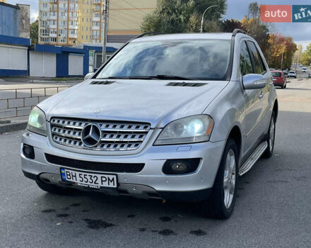 Мерседес М-Класс 2008 в Киеве на Automoto.ua Серый Мерседес М-Класс, объемом двигателя 3.5 л и пробегом 210 тыс. км за 8400 $, фото 1 на Automoto.ua
