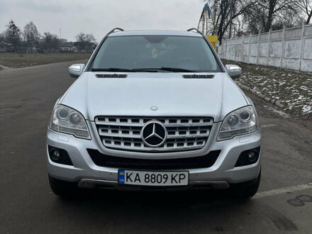 Сірий Мерседес М-Клас, об'ємом двигуна 3.5 л та пробігом 240 тис. км за 12500 $, фото 1 на Automoto.ua