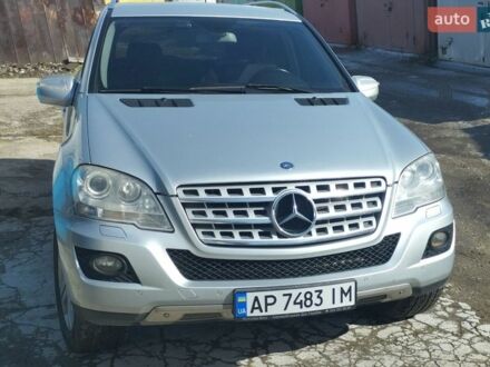 Серый Мерседес М-Класс, объемом двигателя 3.5 л и пробегом 222 тыс. км за 12000 $, фото 1 на Automoto.ua