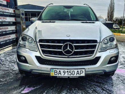 Сірий Мерседес М-Клас, об'ємом двигуна 3 л та пробігом 280 тис. км за 16500 $, фото 1 на Automoto.ua