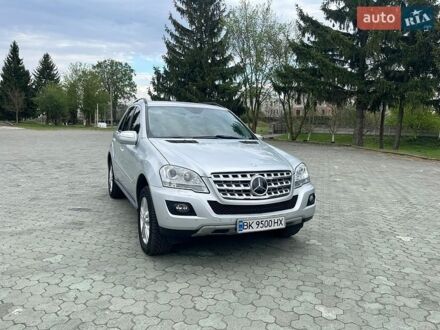 Серый Мерседес М-Класс, объемом двигателя 2.99 л и пробегом 328 тыс. км за 16300 $, фото 1 на Automoto.ua
