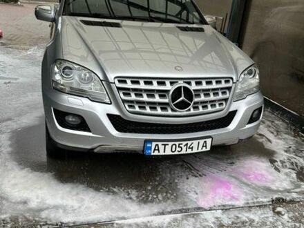 Серый Мерседес М-Класс, объемом двигателя 2.99 л и пробегом 330 тыс. км за 15500 $, фото 1 на Automoto.ua