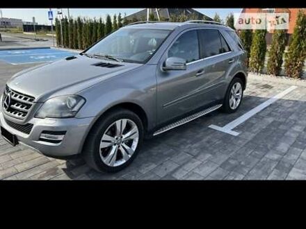 Сірий Мерседес М-Клас, об'ємом двигуна 3 л та пробігом 280 тис. км за 18000 $, фото 1 на Automoto.ua