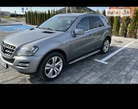 Серый Мерседес М-Класс, объемом двигателя 3 л и пробегом 280 тыс. км за 17000 $, фото 1 на Automoto.ua