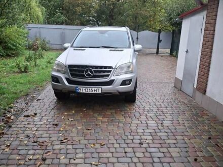 Сірий Мерседес М-Клас, об'ємом двигуна 2.99 л та пробігом 278 тис. км за 14000 $, фото 1 на Automoto.ua