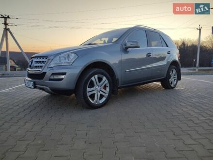 Сірий Мерседес М-Клас, об'ємом двигуна 3 л та пробігом 211 тис. км за 17300 $, фото 1 на Automoto.ua