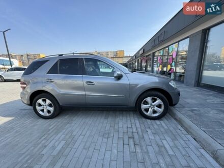 Сірий Мерседес М-Клас, об'ємом двигуна 2.99 л та пробігом 250 тис. км за 15900 $, фото 1 на Automoto.ua