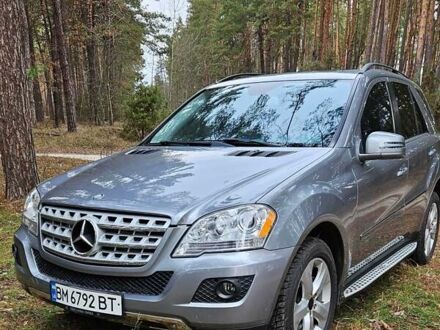 Мерседес М-Класс 2010 в Ахтырке на Automoto.ua Серый Мерседес М-Класс, объемом двигателя 3 л и пробегом 131 тыс. км за 17990 $, фото 1 на Automoto.ua