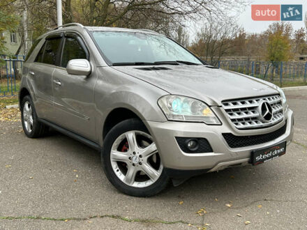 Серый Мерседес М-Класс, объемом двигателя 2.99 л и пробегом 242 тыс. км за 15499 $, фото 1 на Automoto.ua