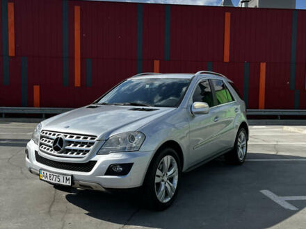 Мерседес М-Класс 2010 в Киеве на Automoto.ua Серый Мерседес М-Класс, объемом двигателя 2.99 л и пробегом 239 тыс. км за 15999 $, фото 1 на Automoto.ua