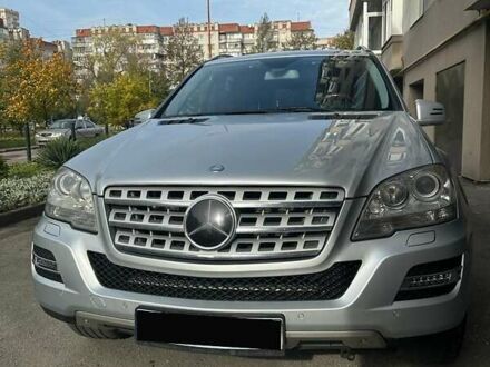 Мерседес М-Класс 2011 в Львове на Automoto.ua Серый Мерседес М-Класс, объемом двигателя 3.5 л и пробегом 277 тыс. км за 13800 $, фото 1 на Automoto.ua