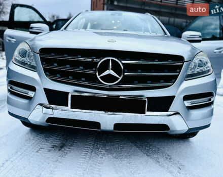 Серый Мерседес М-Класс, объемом двигателя 3 л и пробегом 203 тыс. км за 19950 $, фото 1 на Automoto.ua