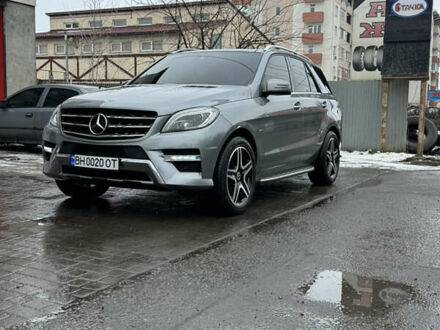 Серый Мерседес М-Класс, объемом двигателя 2.99 л и пробегом 249 тыс. км за 22500 $, фото 1 на Automoto.ua