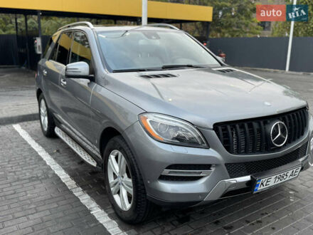 Сірий Мерседес М-Клас, об'ємом двигуна 3 л та пробігом 235 тис. км за 21500 $, фото 1 на Automoto.ua