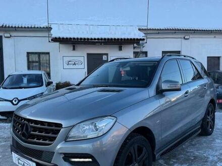 Серый Мерседес М-Класс, объемом двигателя 3 л и пробегом 253 тыс. км за 21900 $, фото 1 на Automoto.ua