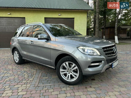 Мерседес М-Клас 2013 у Залещиках на Automoto.ua Сірий Мерседес М-Клас, об'ємом двигуна 2.99 л та пробігом 330 тис. км за 24500 $, фото 1 на Automoto.ua