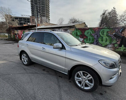 Серый Мерседес М-Класс, объемом двигателя 2.99 л и пробегом 186 тыс. км за 25000 $, фото 1 на Automoto.ua