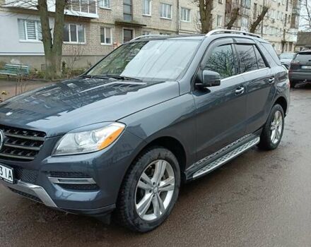 Серый Мерседес М-Класс, объемом двигателя 2.99 л и пробегом 195 тыс. км за 20950 $, фото 1 на Automoto.ua