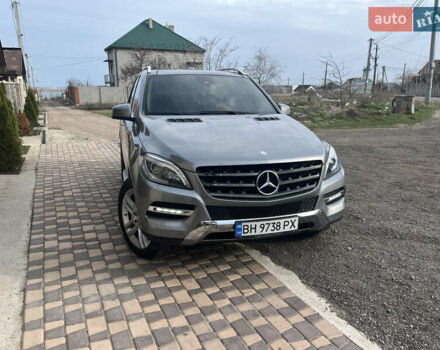Сірий Мерседес М-Клас, об'ємом двигуна 2.99 л та пробігом 253 тис. км за 24000 $, фото 1 на Automoto.ua