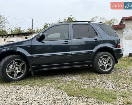 Синий Мерседес М-Класс, объемом двигателя 4.27 л и пробегом 399 тыс. км за 5999 $, фото 2 на Automoto.ua