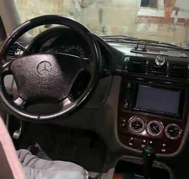 Синий Мерседес М-Класс, объемом двигателя 3.2 л и пробегом 400 тыс. км за 4800 $, фото 3 на Automoto.ua