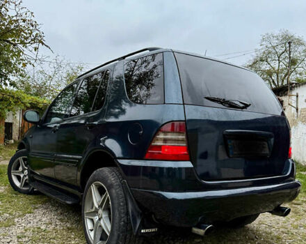 Синий Мерседес М-Класс, объемом двигателя 4.27 л и пробегом 399 тыс. км за 5999 $, фото 12 на Automoto.ua