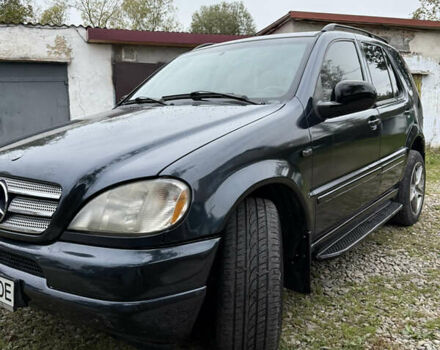 Синий Мерседес М-Класс, объемом двигателя 4.27 л и пробегом 399 тыс. км за 5999 $, фото 1 на Automoto.ua