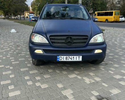 Синій Мерседес М-Клас, об'ємом двигуна 4 л та пробігом 370 тис. км за 5200 $, фото 1 на Automoto.ua