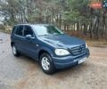 Синій Мерседес М-Клас, об'ємом двигуна 2.69 л та пробігом 300 тис. км за 4999 $, фото 1 на Automoto.ua