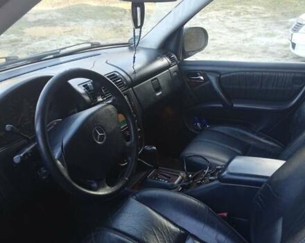 Синий Мерседес М-Класс, объемом двигателя 2.7 л и пробегом 254 тыс. км за 4500 $, фото 4 на Automoto.ua