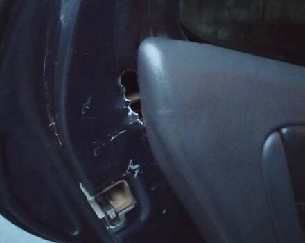 Синий Мерседес М-Класс, объемом двигателя 2.7 л и пробегом 181 тыс. км за 6700 $, фото 30 на Automoto.ua