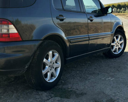 Синий Мерседес М-Класс, объемом двигателя 2.69 л и пробегом 340 тыс. км за 6500 $, фото 2 на Automoto.ua