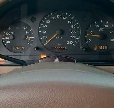 Синий Мерседес М-Класс, объемом двигателя 4 л и пробегом 300 тыс. км за 5000 $, фото 7 на Automoto.ua