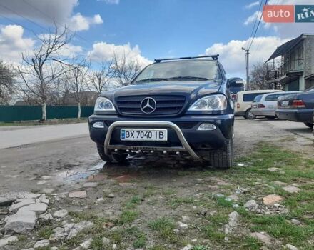Синий Мерседес М-Класс, объемом двигателя 2.7 л и пробегом 305 тыс. км за 7300 $, фото 2 на Automoto.ua