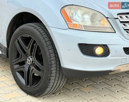 Синий Мерседес М-Класс, объемом двигателя 4.97 л и пробегом 261 тыс. км за 7900 $, фото 9 на Automoto.ua