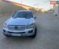Синий Мерседес М-Класс, объемом двигателя 4.97 л и пробегом 260 тыс. км за 9800 $, фото 1 на Automoto.ua