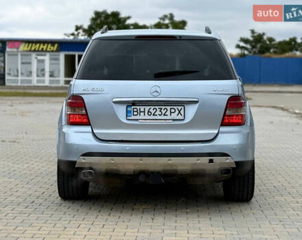 Синий Мерседес М-Класс, объемом двигателя 4.97 л и пробегом 261 тыс. км за 7900 $, фото 5 на Automoto.ua