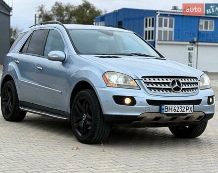 Синий Мерседес М-Класс, объемом двигателя 4.97 л и пробегом 261 тыс. км за 7900 $, фото 2 на Automoto.ua