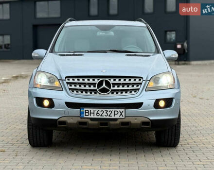 Синий Мерседес М-Класс, объемом двигателя 4.97 л и пробегом 261 тыс. км за 7900 $, фото 1 на Automoto.ua